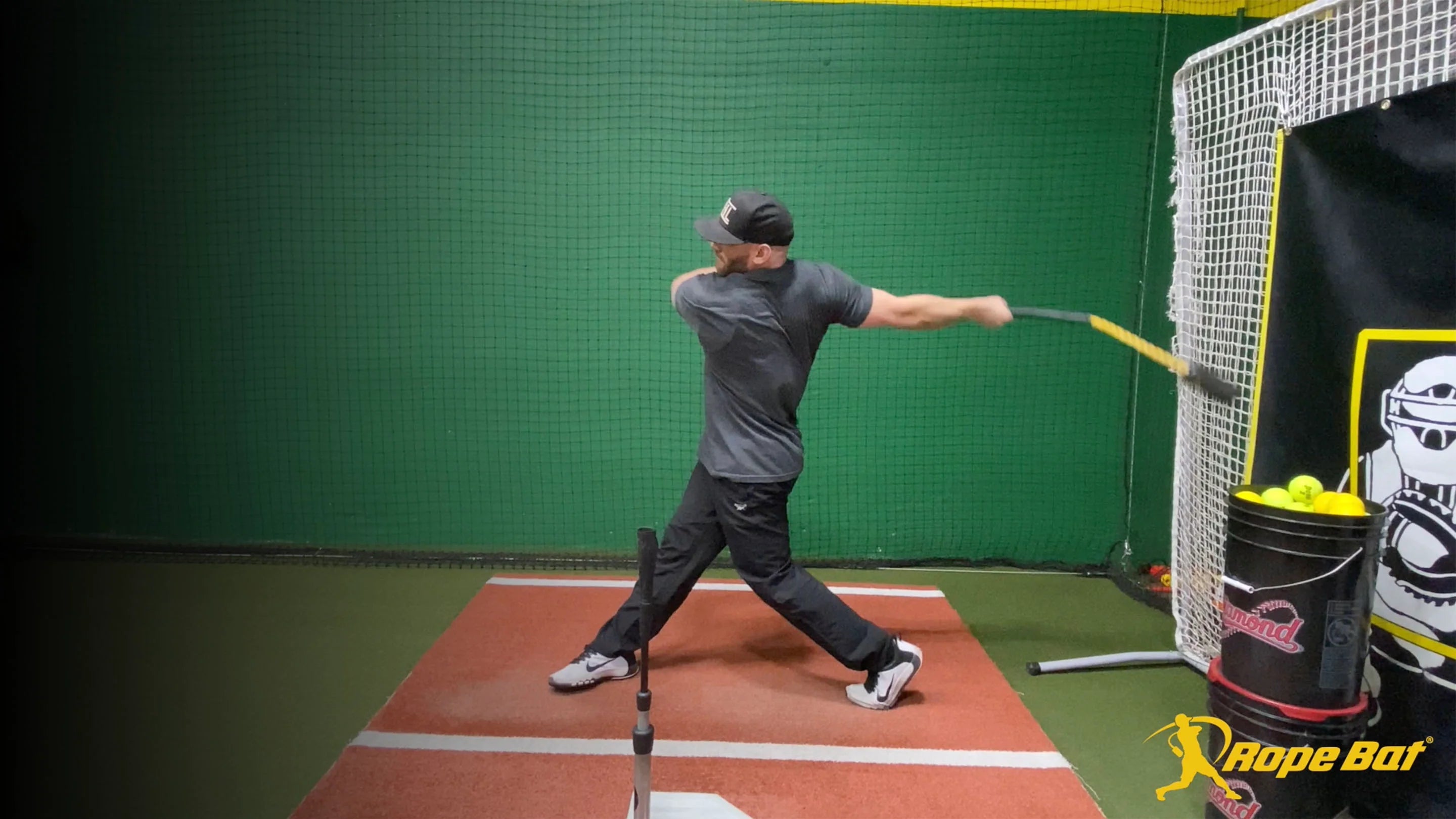 Load video: DISCOVER THE POWER OF THE ROPE BAT®